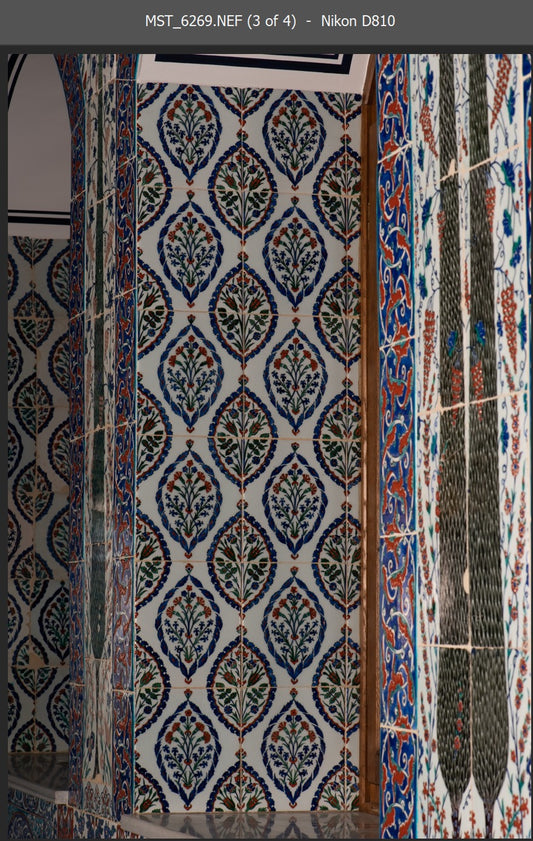 Eyüp Sultan Türbesi Kırmızı Karanfil ve Sümbül Desenli İznik Çini Karo